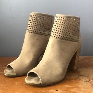REPORT Peep toe block heel booties